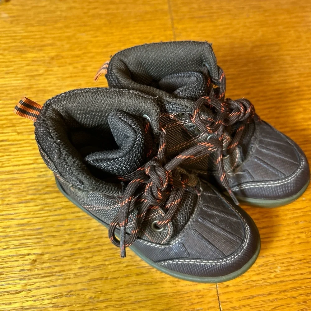 OshKosh Bgosh Boys Toddler Brown Boots size 8M orange‎ accent hiking snow
